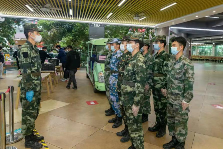 泉州職業技術大學組織退役大學生食堂送餐