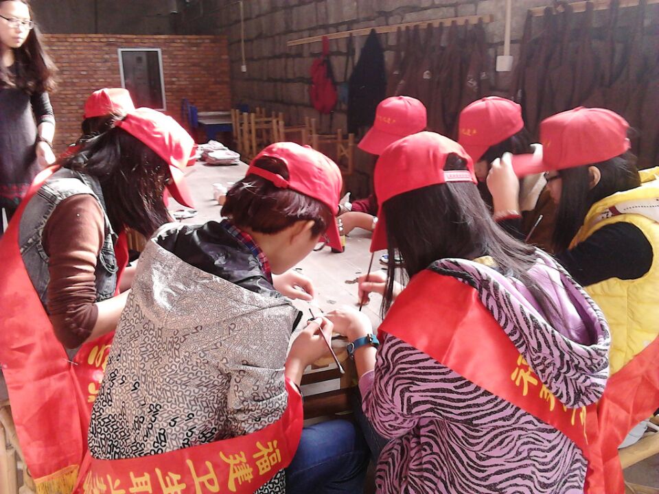 弘揚雷鋒精神，彩陶展義工行